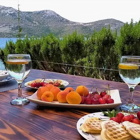 Art Amphora Studio And Guest house Rava
