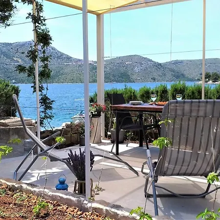 Art Amphora Studio And Guest house