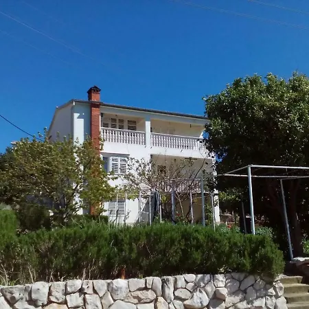 Art Amphora Studio And Guest house