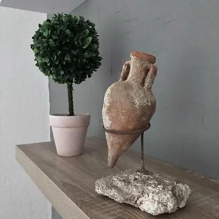 Art Amphora Studio And Guest house